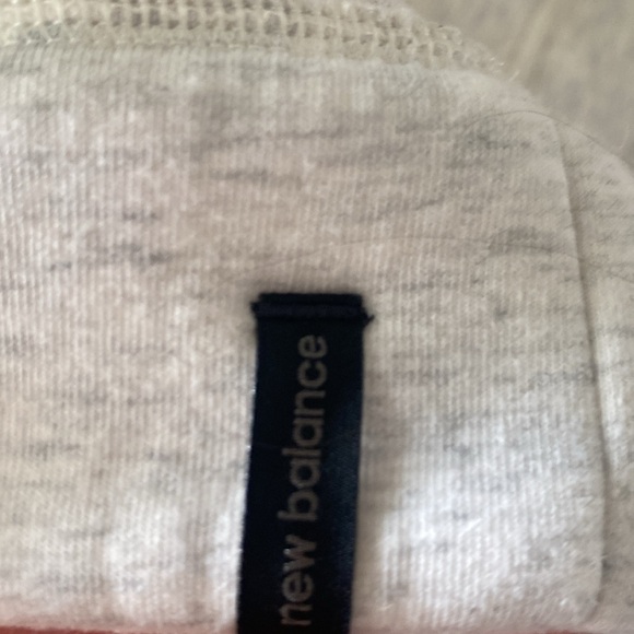NEW BALANCE Cropped  reversible white gray heather short sleeve Sweatshirt MED - Picture 11 of 11